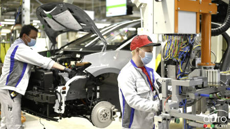 Volkswagen Restarts Production in Germany; Zwickau Plant the First to Reopen
